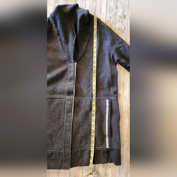 Lululemon SZ 8 Grey Yin To My Yang Cardigan Sweater Coat Jacket Athletic - Picture 6 of 8